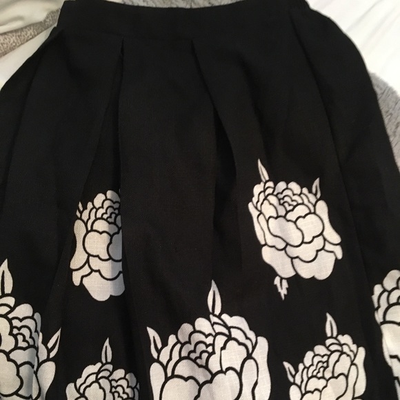 Dresses & Skirts - Gorgeous skirt ... black